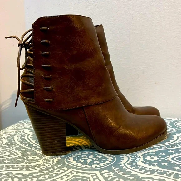 TG Brown ankle boots with lace up detailing - Picture 2 of 14